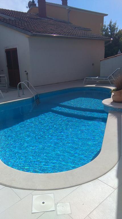 Holiday Pool House Pula Exteriör bild
